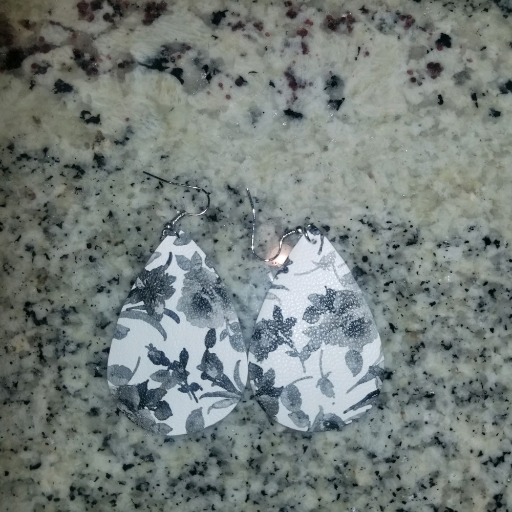 Ladies earrings